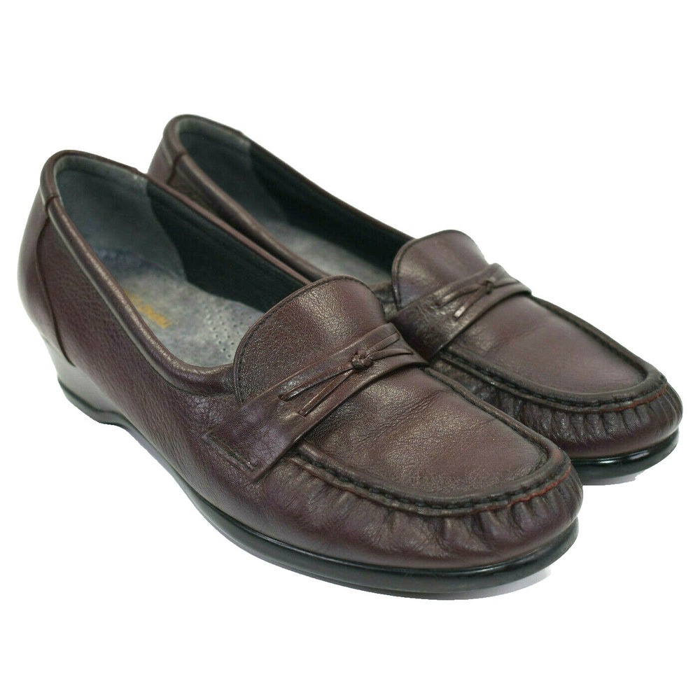 SAS Easier Women's Size 8 M Brown Comfort Loafers Soft Leather Moc Toe Shoes